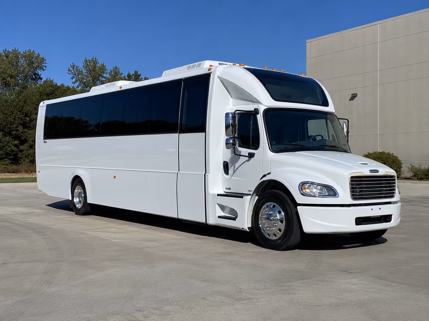 alpharetta 28 passenger party bus